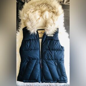 Hollister vest